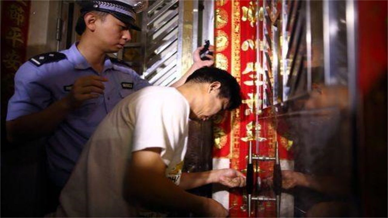 台江县请开锁师傅开了锁后，师傅